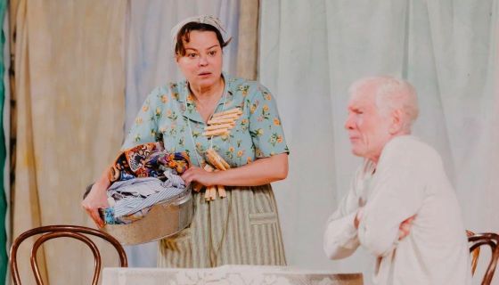 Спектакль «Любовь и голуби»