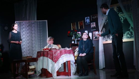 Спектакль «Пока она умирала»