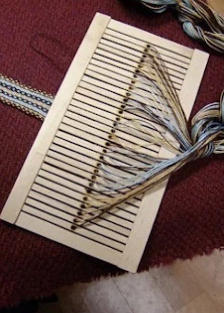 "Традиционные ремёсла Руси: искусство изготовления поясных орнаментов" Мастер-класс по изготовлению поясов в технике браного ткачества