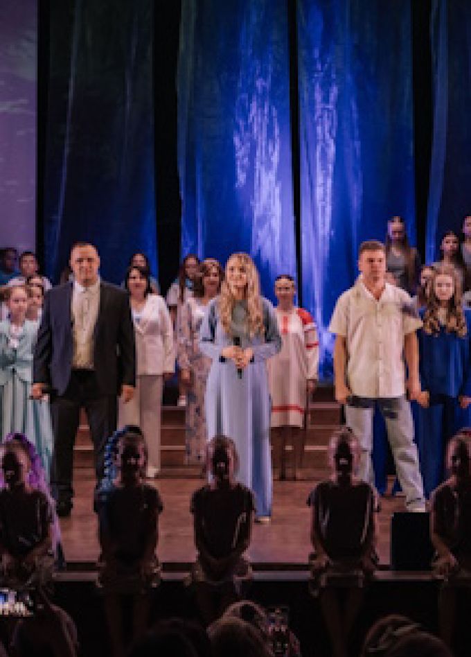 Женщина, окрылённая весной